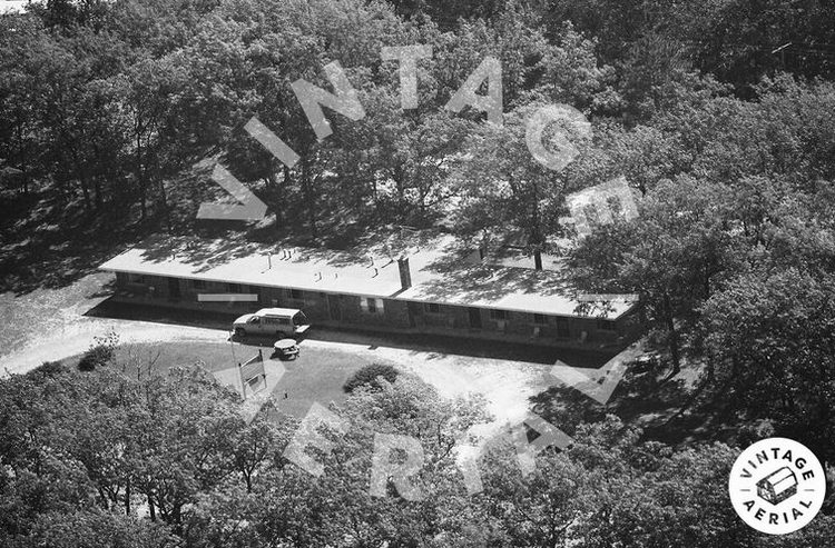Oak Beach Resort (Four Oaks Motel) - 1988 Aerial View (newer photo)